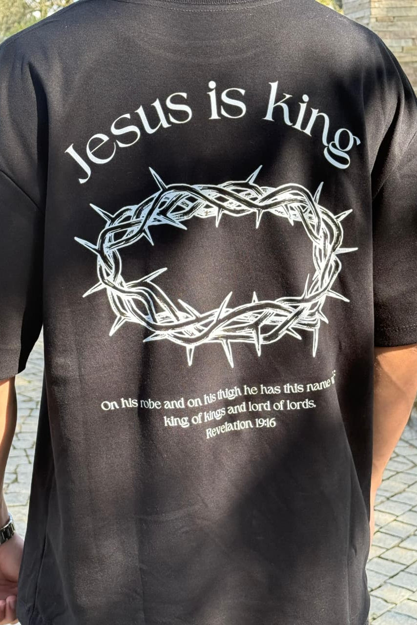 CAMISETA JESUS IS KING PRETA