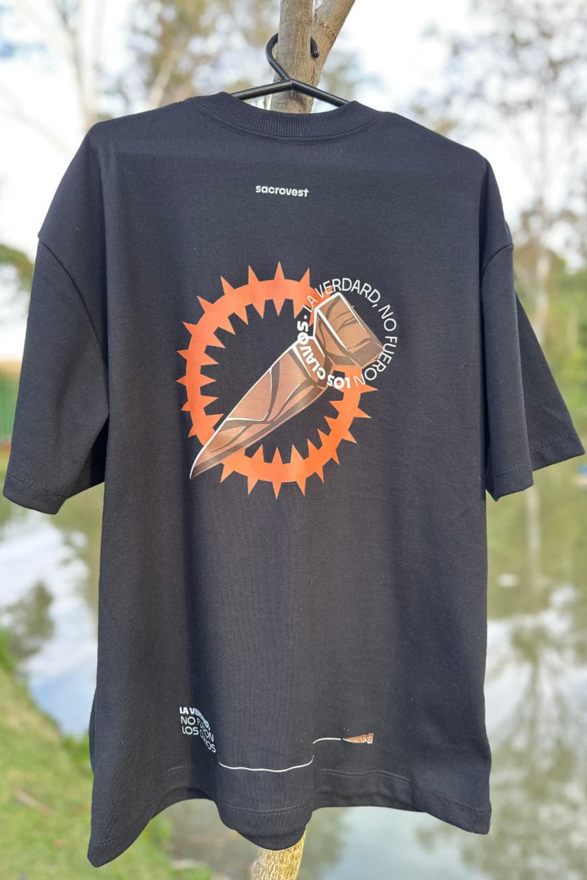 CAMISETA LOS CLAVOS PRETA