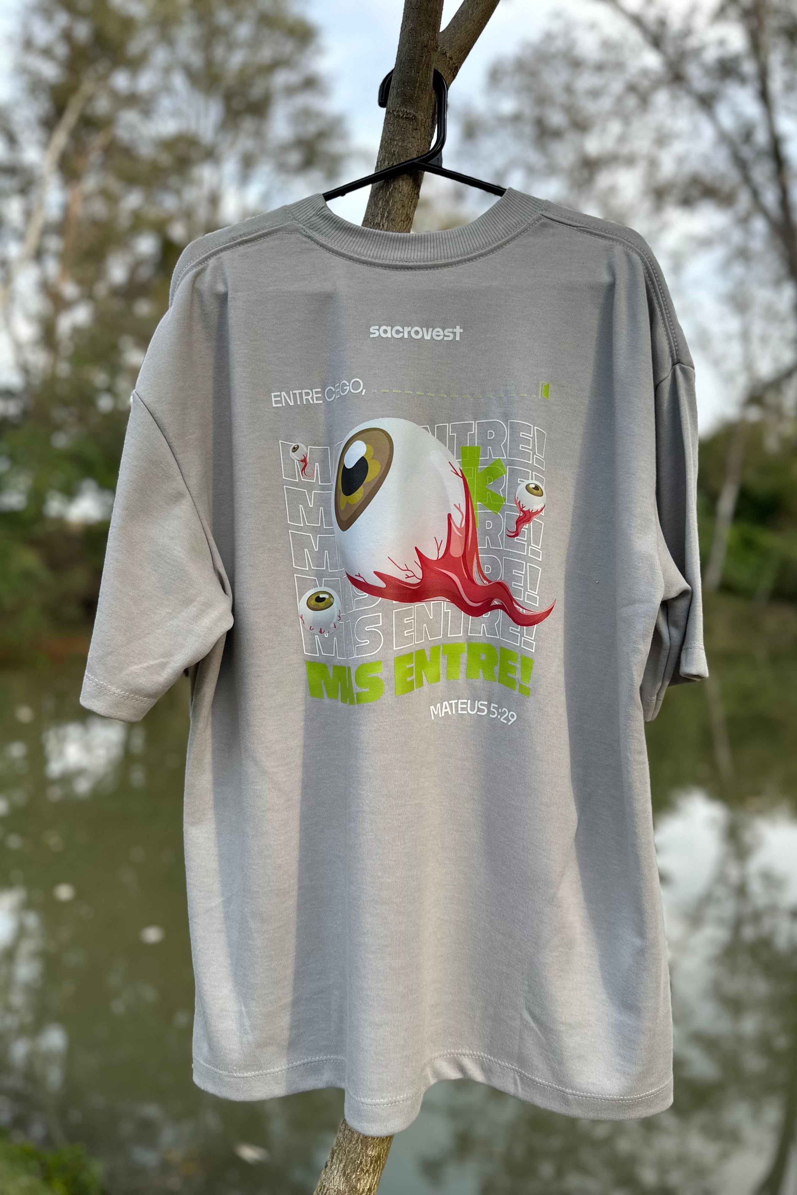 CAMISETA ENTRE CEGO CINZA